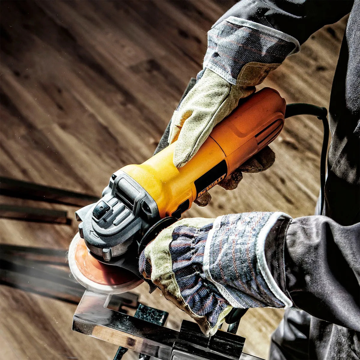 ESMERIL ANGULAR 4 1/2" 900W V.VARIABLE DWE4118 DEWALT